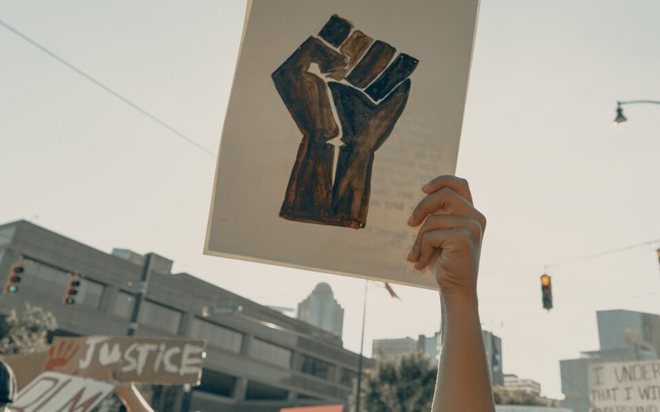 Politique locale : comprendre les décisions qui façonnent la vie communale